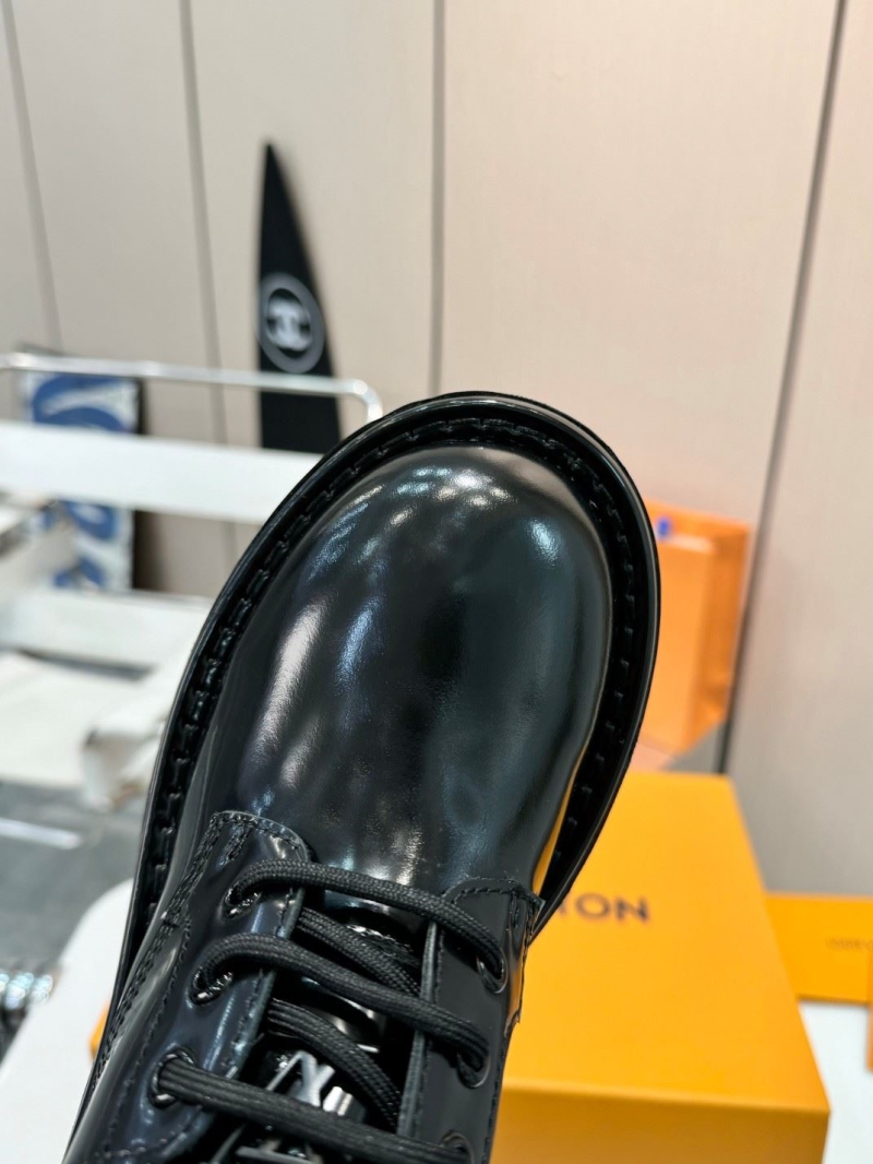 l0vis Vvtt0n loafers